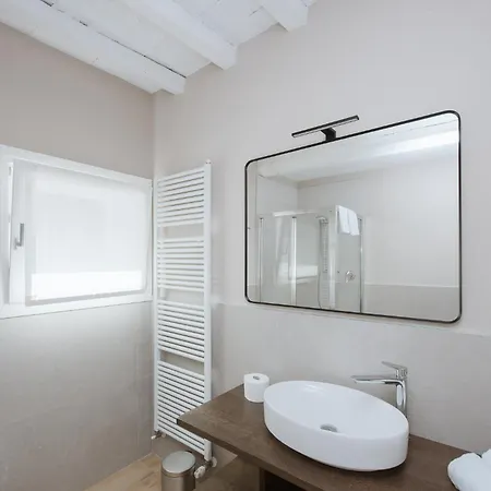 Madonna Di Sotto イン