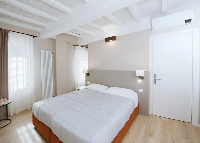 Madonna Di Sotto Σασουόλο